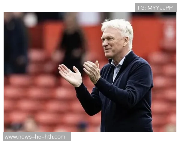 莫耶斯直言英超裁判判罚不公缺乏沟通引发广泛关注