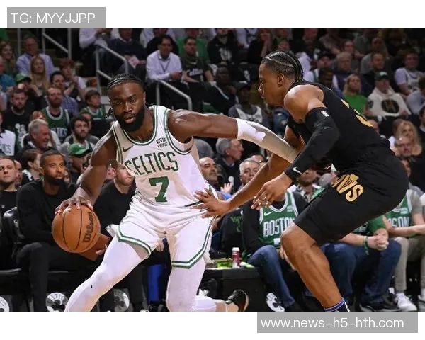 米切尔全场表现出色砍下33分助球队赢得胜利成为比赛关键人物