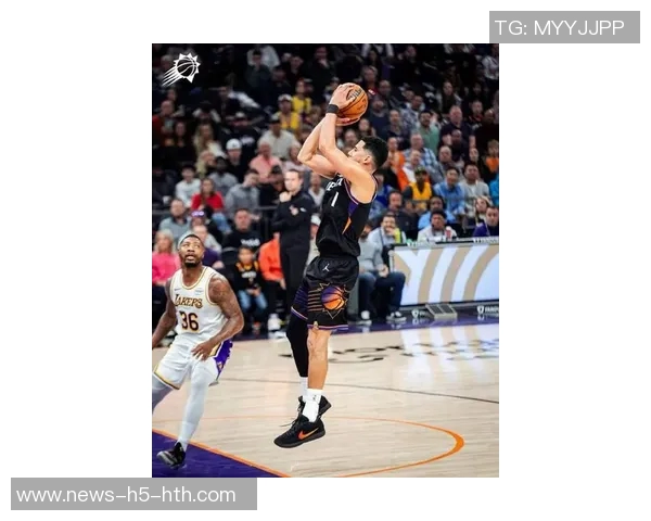 布克上半场表现出色17分钟内高效贡献13分5助攻2抢断助力球队攻防两端